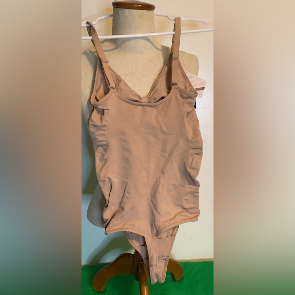 FEELINGIRL shape wear, body suit
Size XL- XXL2 for Women